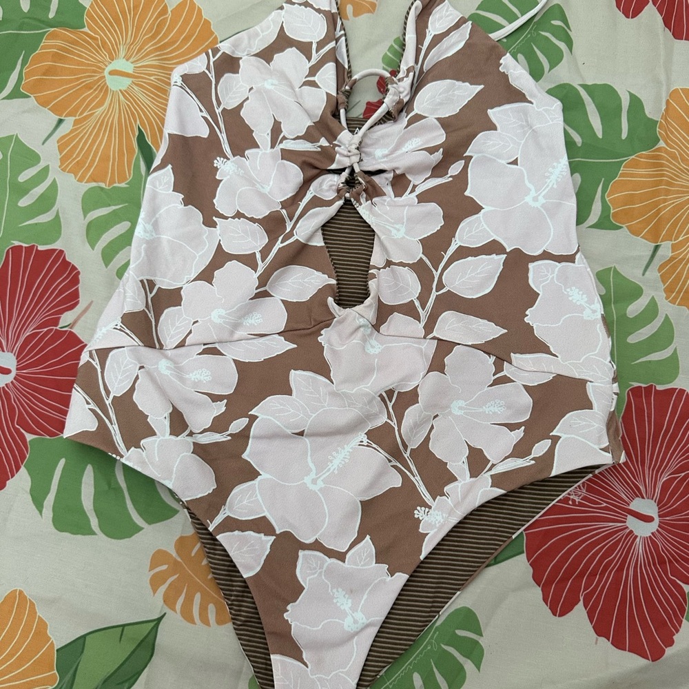 Acacia one piece